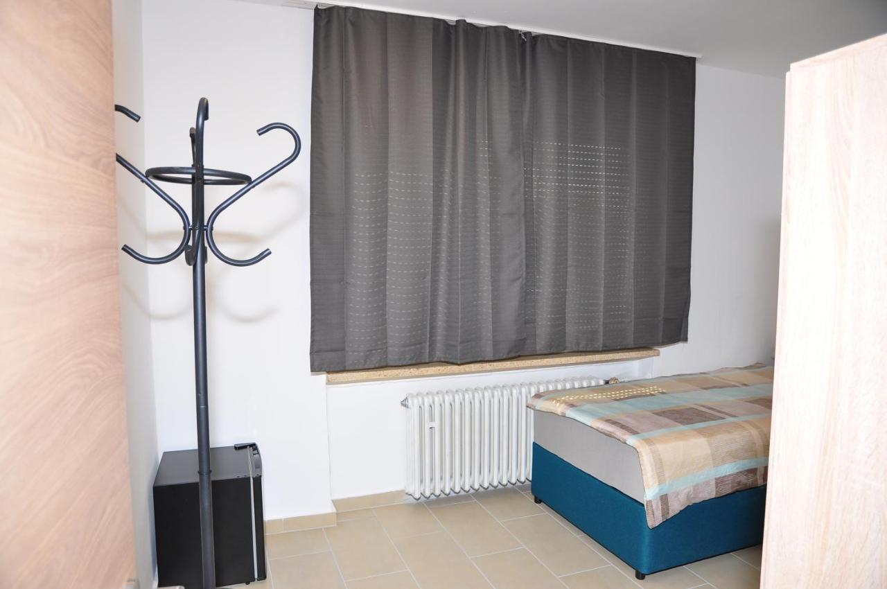 Weisenau Plaza Hostel Mainz Ngoại thất bức ảnh
